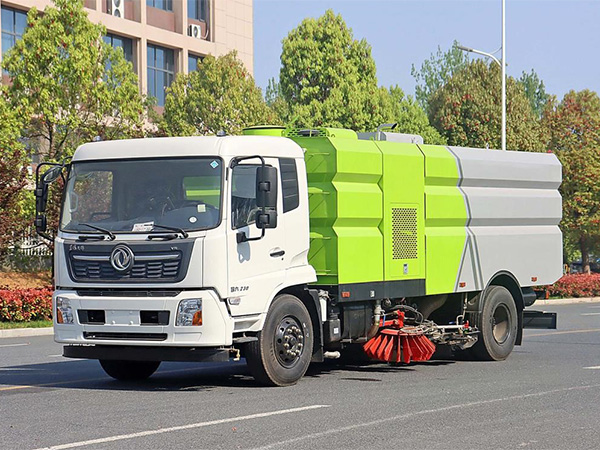 東風(fēng)天錦洗掃車(chē)